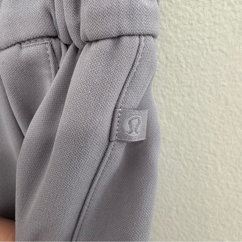 Lululemon Noir Crop in Silverscreen - Picture 4 of 6